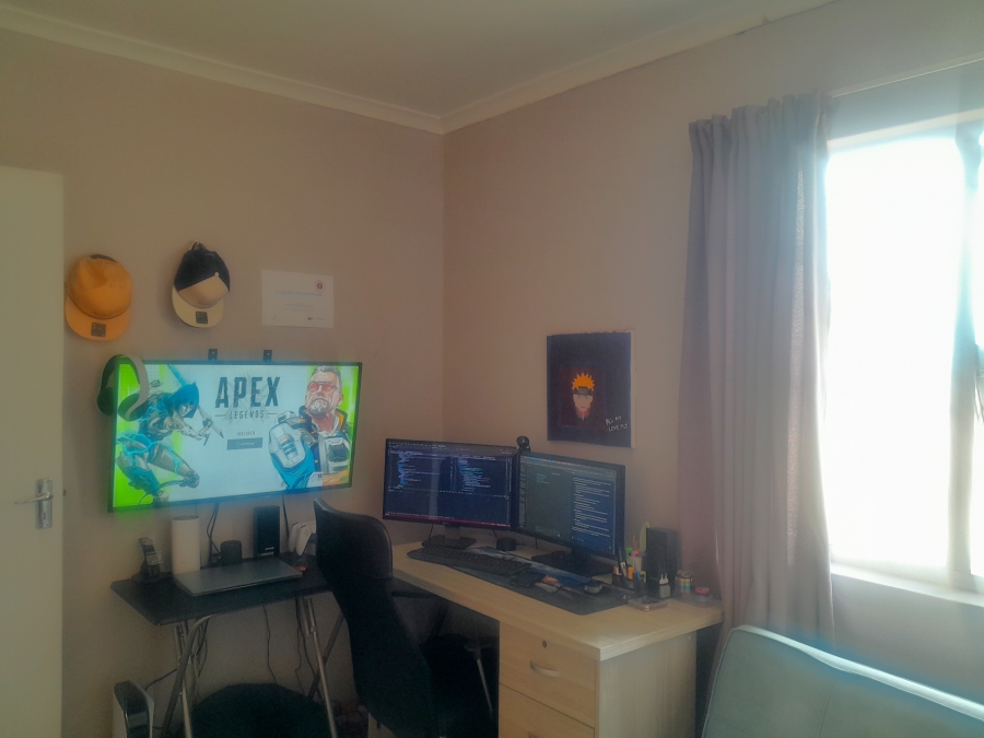 2 Bedroom Property for Sale in Whispering Pines Western Cape